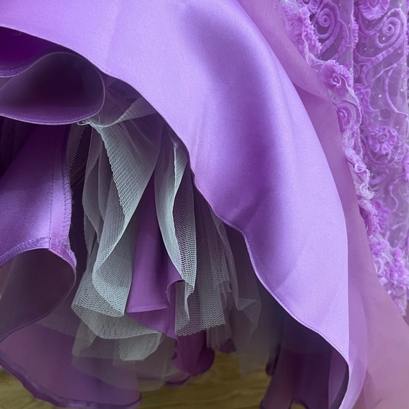 Blush prom halter, sleeveless Lilac Lace
3-D floral for prom or special occasion - Picture 15 of 15